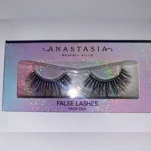 Beautiful False Eyelashes!
